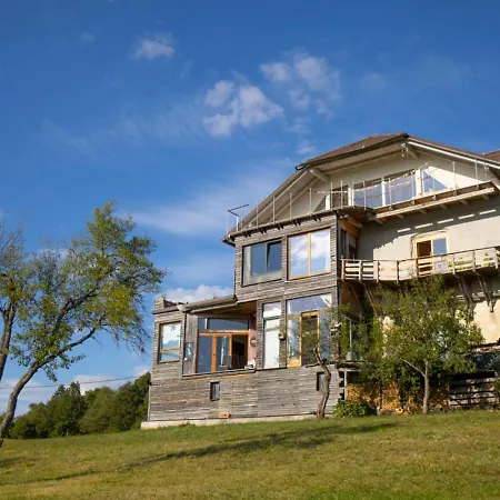 Elias Residency アパート