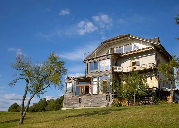 Elias Residency アパート