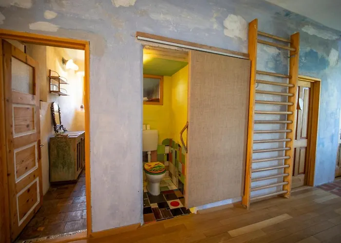 Elias Residency * Rob